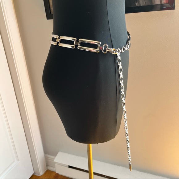 Modern Silver-Tone Chain Belt - Picture 4 of 6